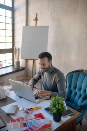 Creating a Home Office in Small Spaces: A DIY Guide