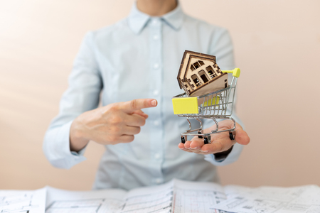 How to Use Home Selling Flyers and Print Materials Effectively
