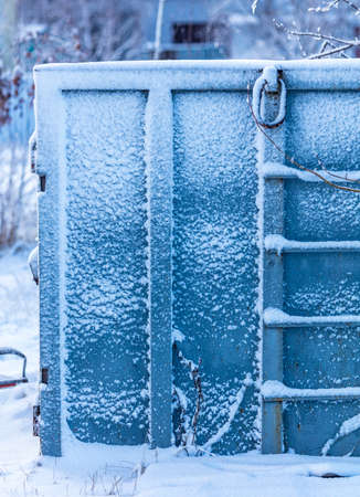 How to Safely Thaw and Repair Frozen Pipes