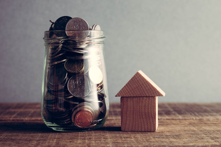 The Pros and Cons of Underpricing Your Home to Spark a Bidding War
